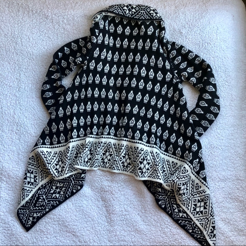 Romeo & Juliet Couture Asymmetrical Cardigan - Picture 4 of 5